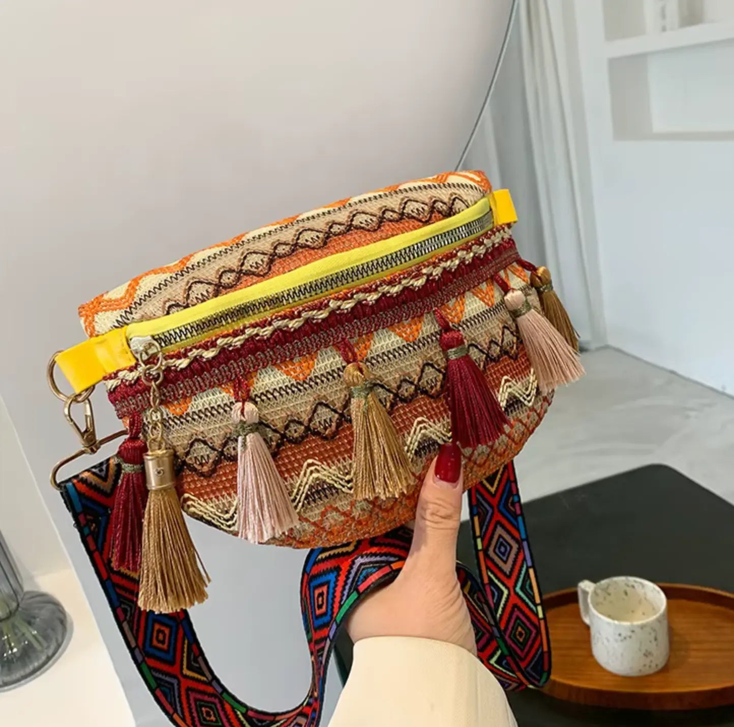 Fendiz Bag Bohemian Style Fanny Pack Crossbody Bag Waist Bag Fashion Chest Bag Casual Belt Bag Purse with Tassel