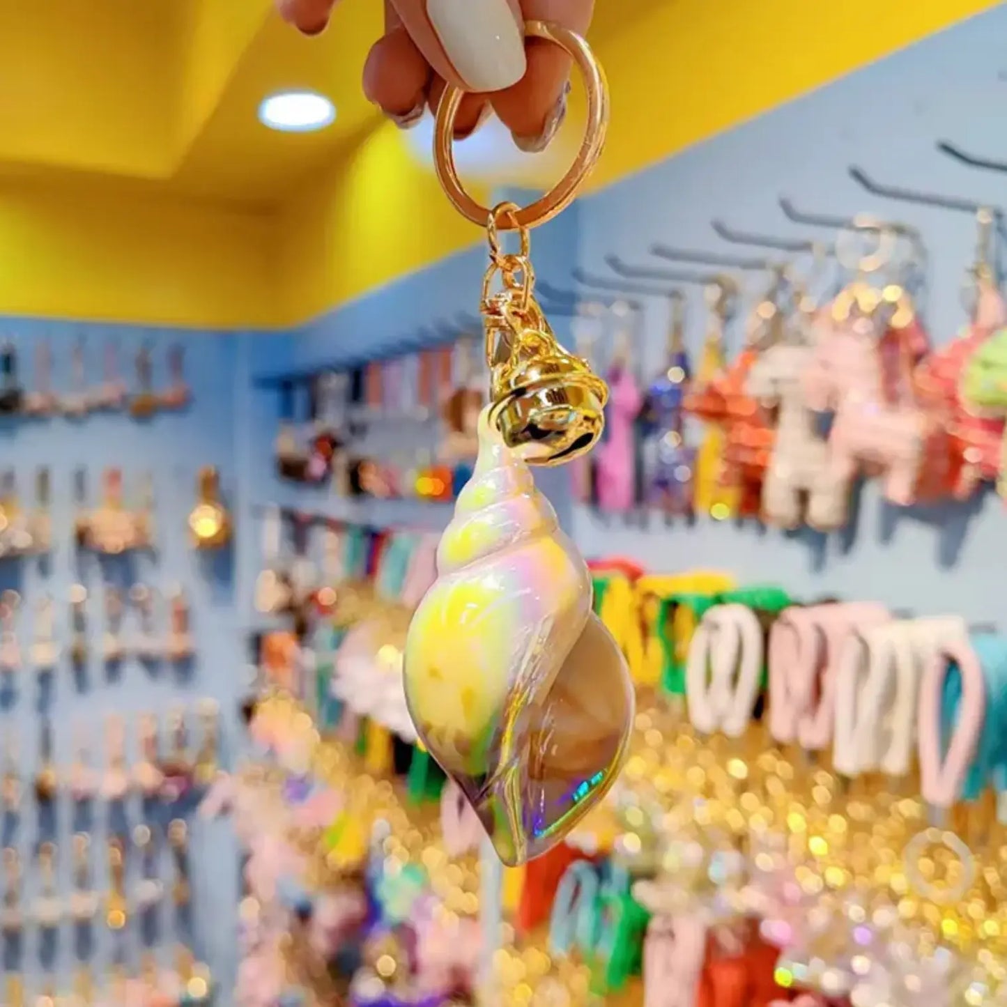 Large Colored Conch Keychain For Fashionable Metal Bag Car Pendant with Acrylic