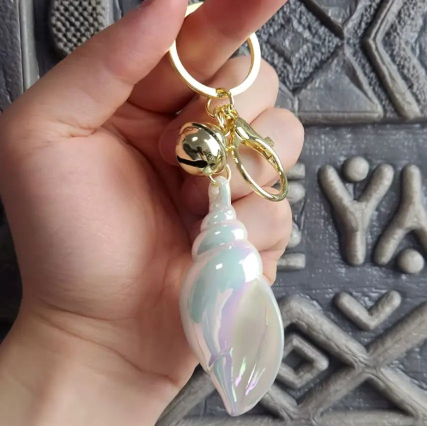 Large Colored Conch Keychain For Fashionable Metal Bag Car Pendant with Acrylic